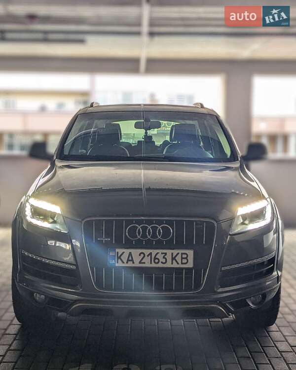 Внедорожник / Кроссовер Audi Q7 2015 в 