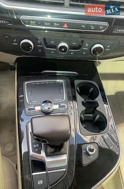 Внедорожник / Кроссовер Audi Q7 2019 в 