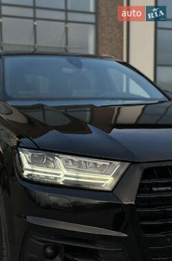 Внедорожник / Кроссовер Audi Q7 2017 в 