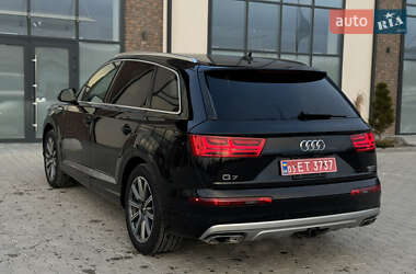 Внедорожник / Кроссовер Audi Q7 2017 в 