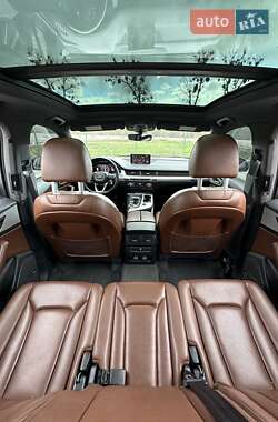 Внедорожник / Кроссовер Audi Q7 2017 в 