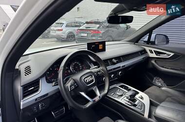 Внедорожник / Кроссовер Audi Q7 2017 в 