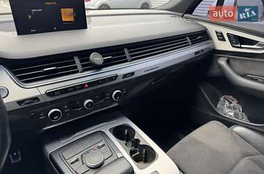 Внедорожник / Кроссовер Audi Q7 2017 в 