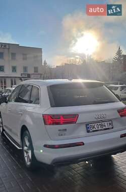 Внедорожник / Кроссовер Audi Q7 2017 в Ровно