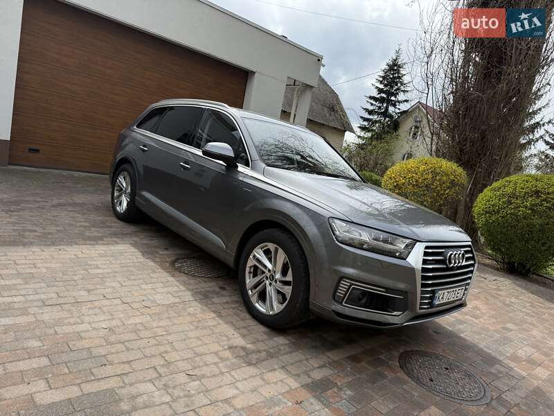 Внедорожник / Кроссовер Audi Q7 2017 в Киеве