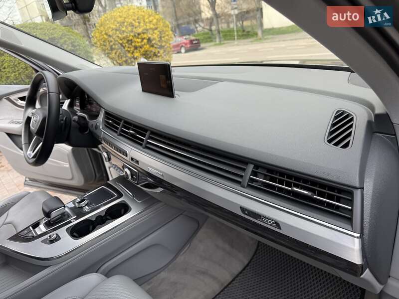 Внедорожник / Кроссовер Audi Q7 2017 в Киеве