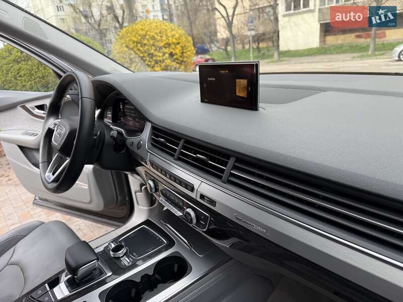 Внедорожник / Кроссовер Audi Q7 2017 в Киеве