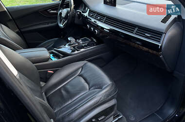 Позашляховик / Кросовер Audi Q7 2017 в 