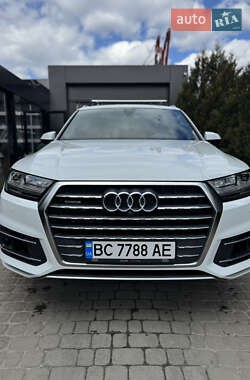 Внедорожник / Кроссовер Audi Q7 2016 в 