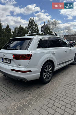 Внедорожник / Кроссовер Audi Q7 2016 в 