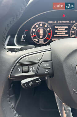 Внедорожник / Кроссовер Audi Q7 2016 в 