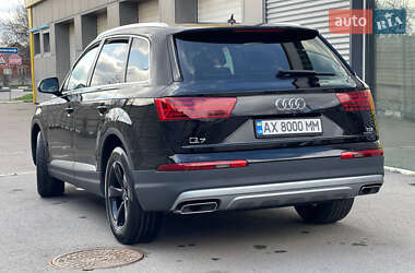 Внедорожник / Кроссовер Audi Q7 2018 в 