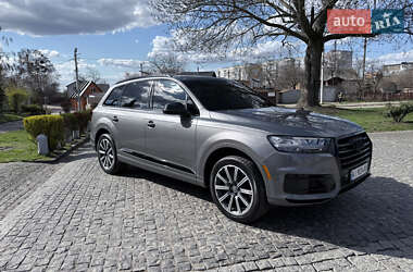 Внедорожник / Кроссовер Audi Q7 2016 в 