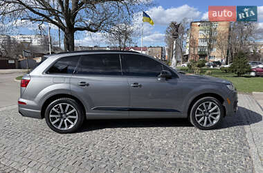 Внедорожник / Кроссовер Audi Q7 2016 в 