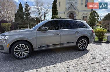 Внедорожник / Кроссовер Audi Q7 2016 в 