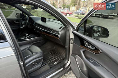 Внедорожник / Кроссовер Audi Q7 2016 в 