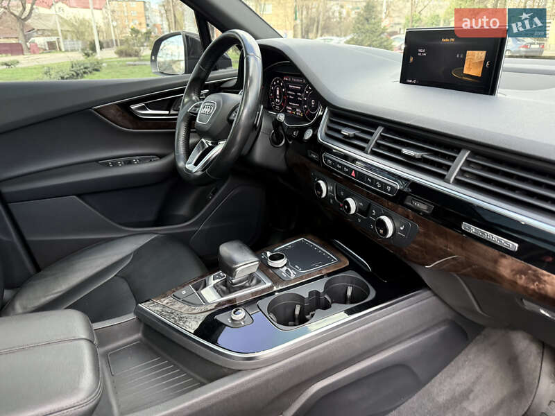 Позашляховик / Кросовер Audi Q7 2016 в Києві