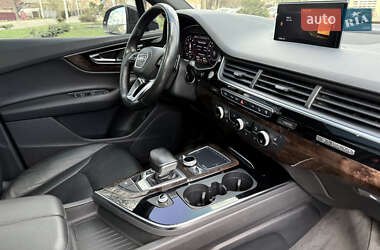 Внедорожник / Кроссовер Audi Q7 2016 в 