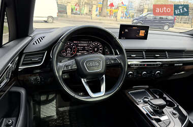 Внедорожник / Кроссовер Audi Q7 2016 в 