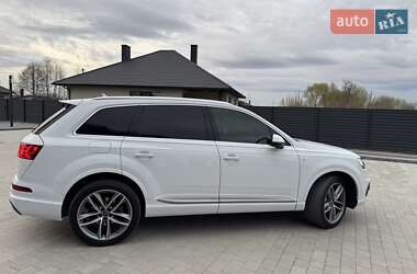 Внедорожник / Кроссовер Audi Q7 2016 в 