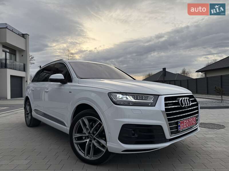 Внедорожник / Кроссовер Audi Q7 2016 в 