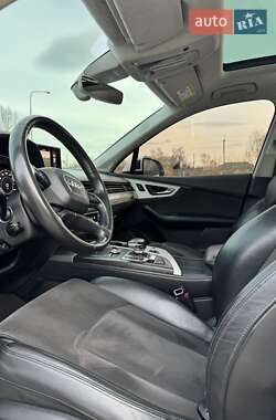 Внедорожник / Кроссовер Audi Q7 2016 в 