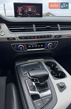 Внедорожник / Кроссовер Audi Q7 2016 в 