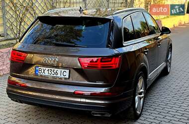 Внедорожник / Кроссовер Audi Q7 2016 в 