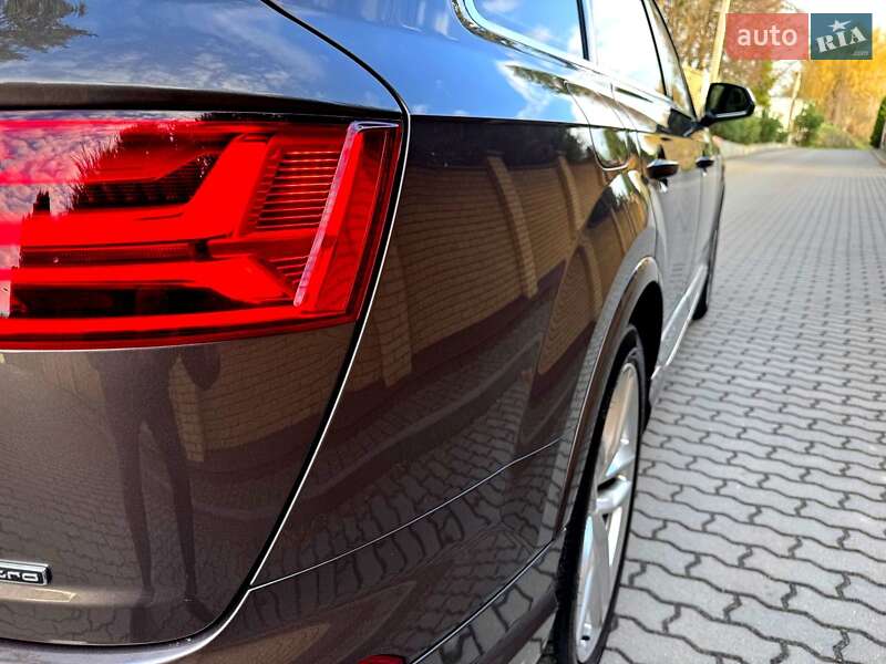 Внедорожник / Кроссовер Audi Q7 2016 в Хмельницком