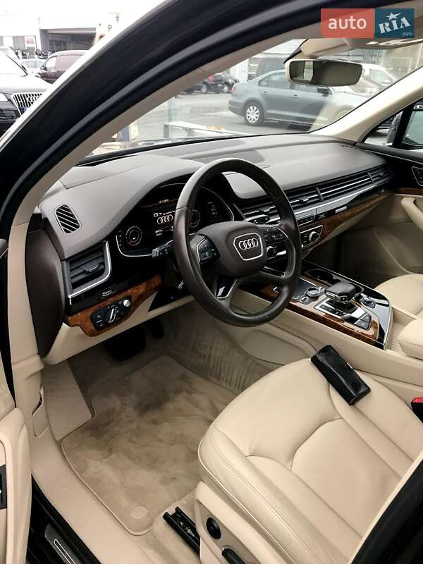Внедорожник / Кроссовер Audi Q7 2016 в Хмельницком