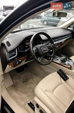 Внедорожник / Кроссовер Audi Q7 2016 в 