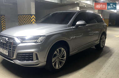 Внедорожник / Кроссовер Audi Q7 2022 в 