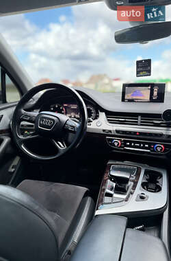 Внедорожник / Кроссовер Audi Q7 2015 в 