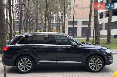 Позашляховик / Кросовер Audi Q7 2017 в 
