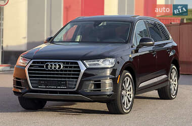 Позашляховик / Кросовер Audi Q7 2018 в 