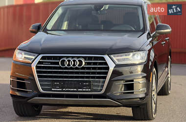 Позашляховик / Кросовер Audi Q7 2018 в 