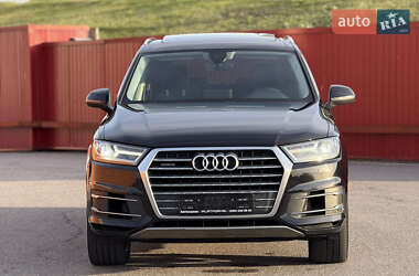 Позашляховик / Кросовер Audi Q7 2018 в 