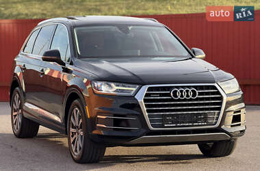 Позашляховик / Кросовер Audi Q7 2018 в 