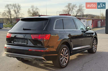 Позашляховик / Кросовер Audi Q7 2018 в 