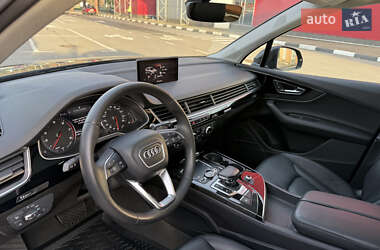 Позашляховик / Кросовер Audi Q7 2018 в 