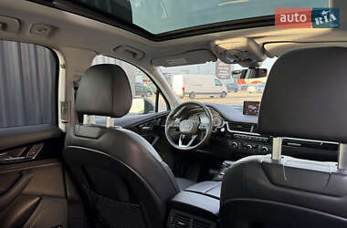 Позашляховик / Кросовер Audi Q7 2018 в 