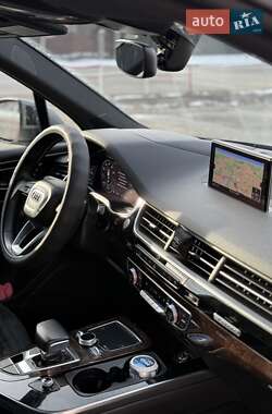 Внедорожник / Кроссовер Audi Q7 2016 в 
