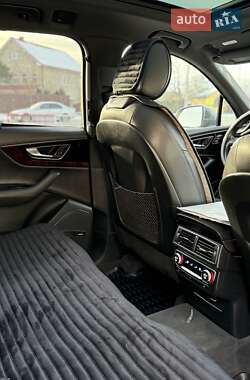 Внедорожник / Кроссовер Audi Q7 2016 в 