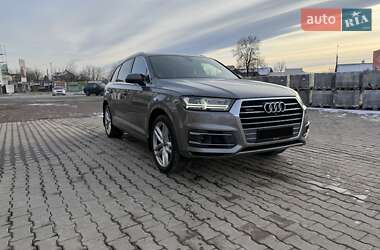 Внедорожник / Кроссовер Audi Q7 2016 в 