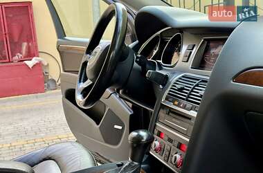 Позашляховик / Кросовер Audi Q7 2012 в 