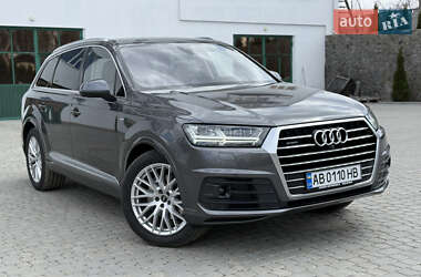 Позашляховик / Кросовер Audi Q7 2018 в 