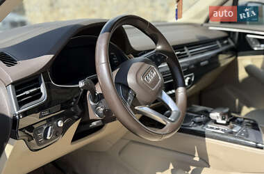 Позашляховик / Кросовер Audi Q7 2018 в 