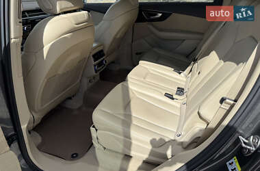 Позашляховик / Кросовер Audi Q7 2018 в 