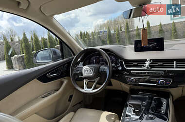 Позашляховик / Кросовер Audi Q7 2018 в 