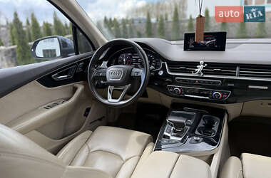 Позашляховик / Кросовер Audi Q7 2018 в 